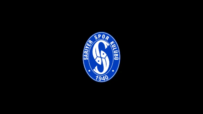 Cầu thủ của Sariyer chiến đấu với cầu thủ của Bandirmaspor để giành quyền kiểm soát bóng